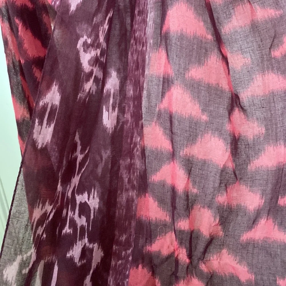 Forever 21 Pink and Purple Ikat Print Lightweight Scarf with Fringe Hem •USED•